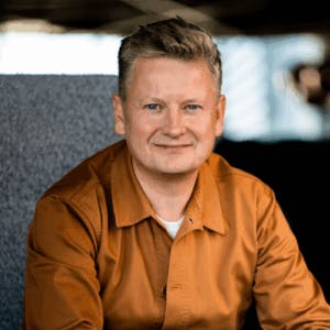 Tom Roach headshot